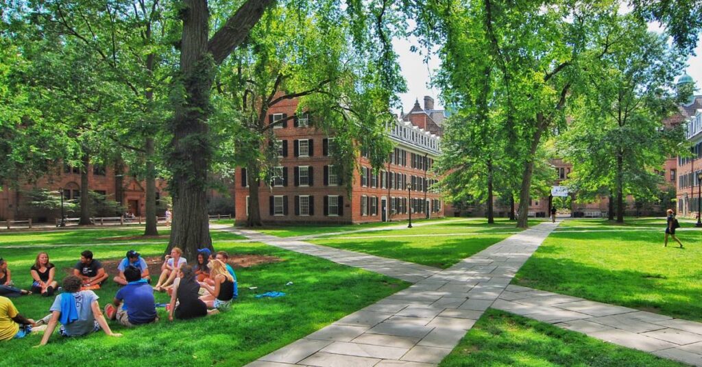 How to Pay for Off-Campus Housing with Financial Aid